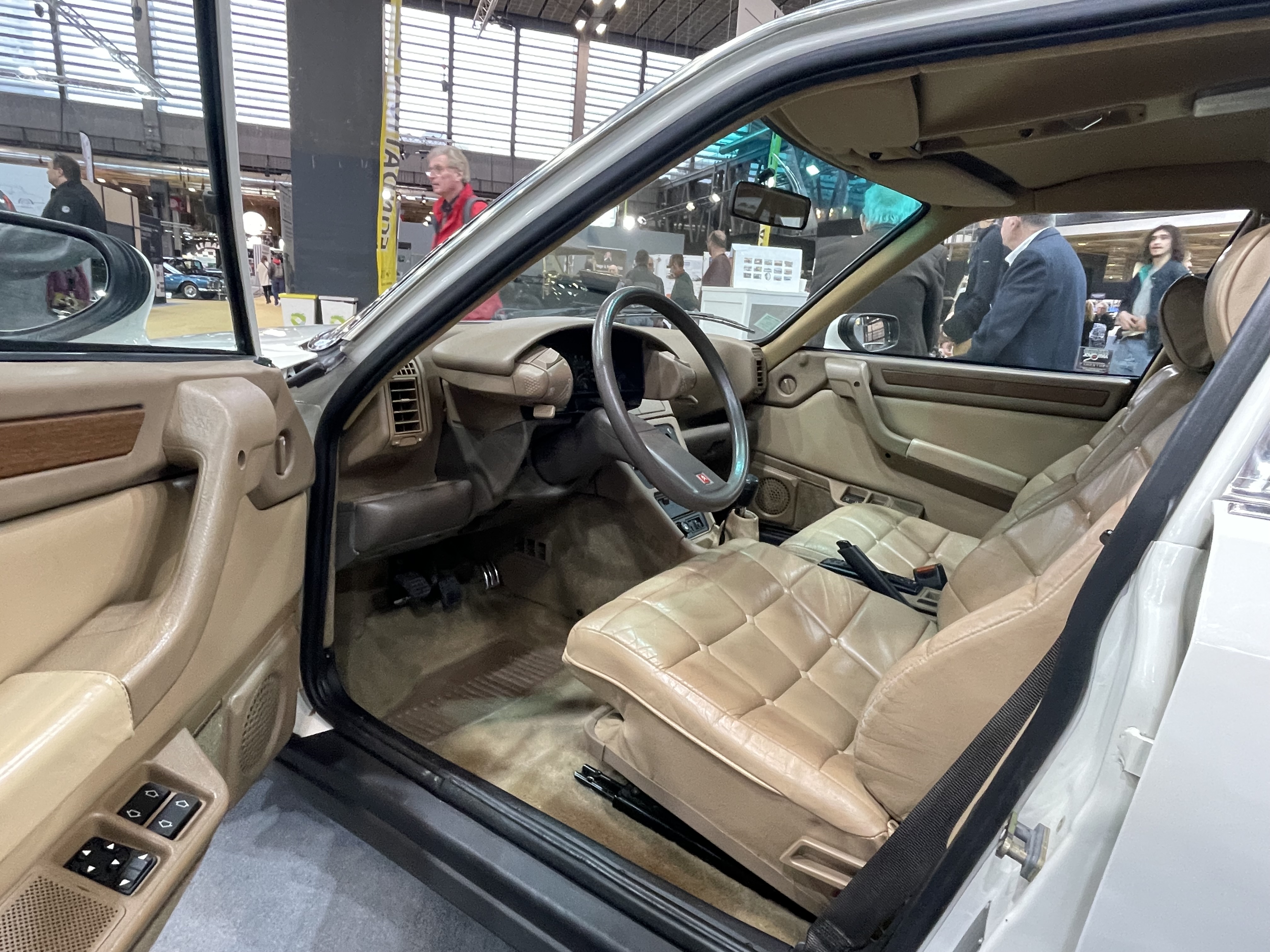 Intérieur Citroën CX Prestige Turbo 2 à Retromobile 2023